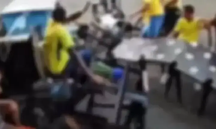 Polícia - Adolescente perde controle de carro e atinge grupo que assistia jogo do Brasil