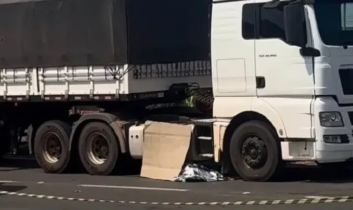 Polícia Carreta atropela e mata pedestre na Avenida JK, em Jaru