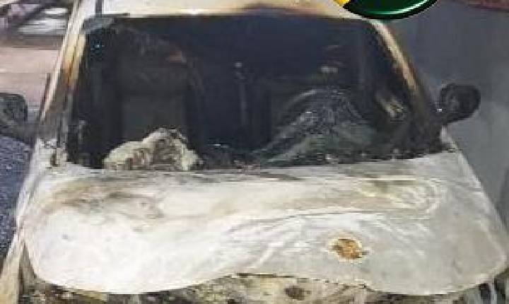 Polícia - Criminoso ameaça e incendeia carro da ex-companheira na zona Sul de Porto Velho
