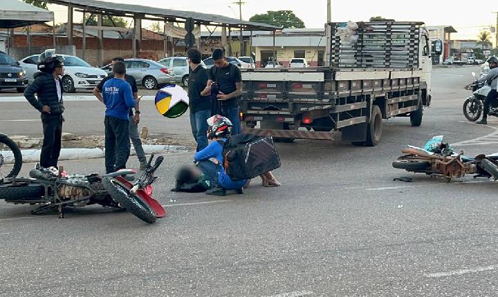 Polícia - Motoboy avança preferencial, causa acidente e deixa motociclista ferida na região central de Porto Velho