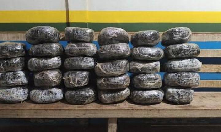 Polícia - PM apreende mais de 30 kg de maconha durante abordagem em carro com problema mecânico