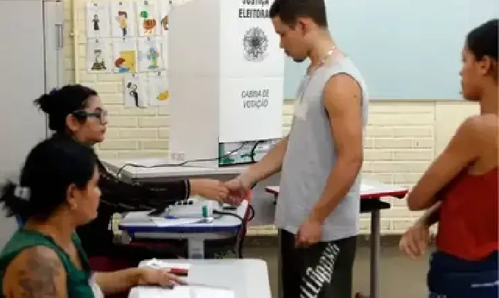 Política | Eleições  - ELEIÇÕES 2026: Flávio Bolsonaro lidera no Sul e no Norte/Centro-Oeste; Lula mantém vantagem no Nordeste
