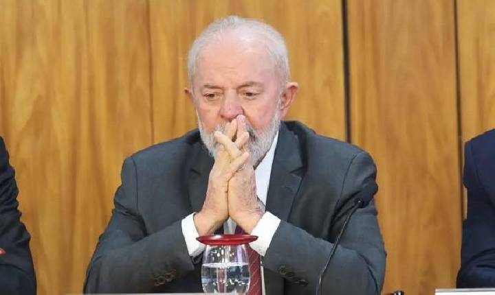 Política - Lula foge de mais um debate...