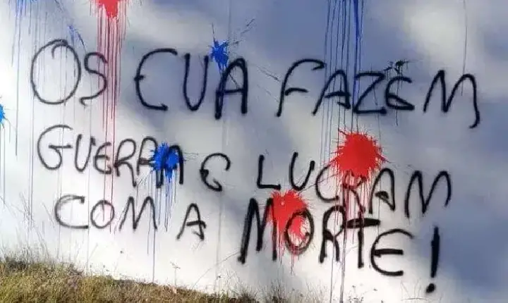 Política - MST vandaliza a embaixada dos EUA e piora a situação do governo Lula (veja o vídeo)