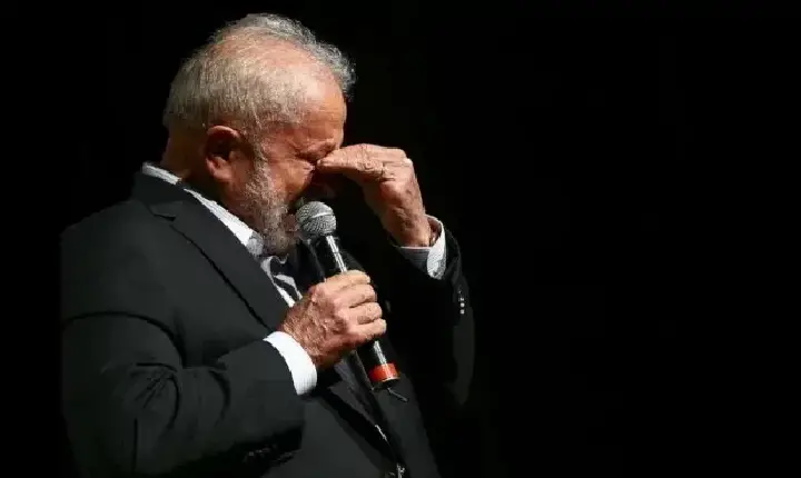 Política - Programas do governo perdem tração, escândalos de corrupção repercutem e Lula inicia a queda livre