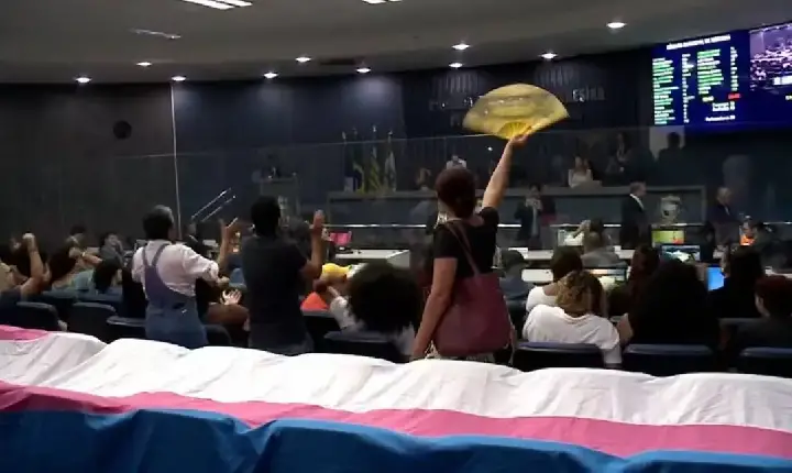 Política - Projeto que proíbe mulheres trans de usar banheiros femininos é aprovado em 2ª votação pela Câmara