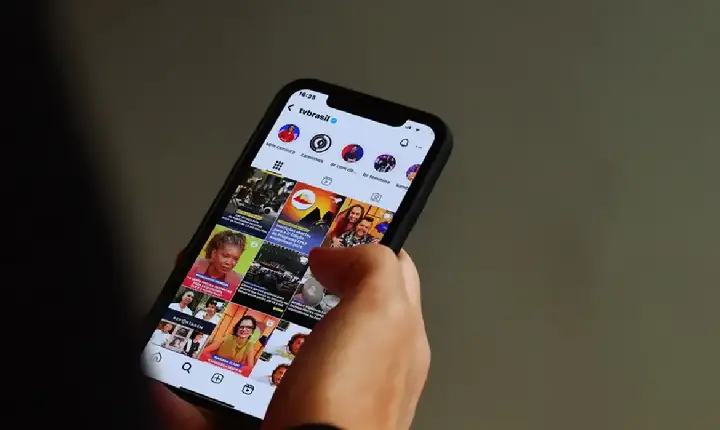 Política - Redes sociais causam polarização e isolamento político em jovens