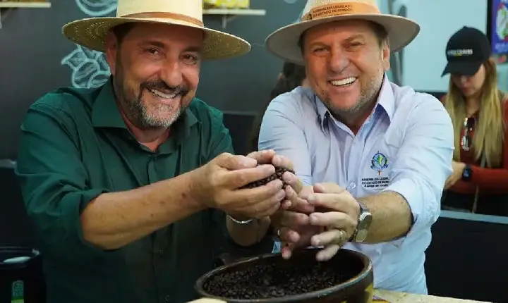 PRÉ-CANDIDATO-Em visita à Rondônia Rural Show, Hildon Chaves defende investimentos no “Ouro Verde”