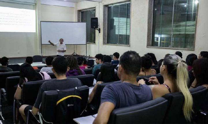 Prefeitura inicia aulas da EJA em Porto Velho
