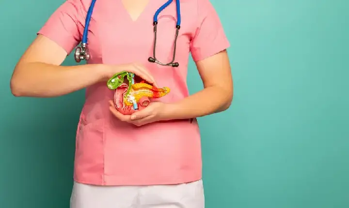 Quais os principais sintomas de uma pancreatite? E como preveni-la?