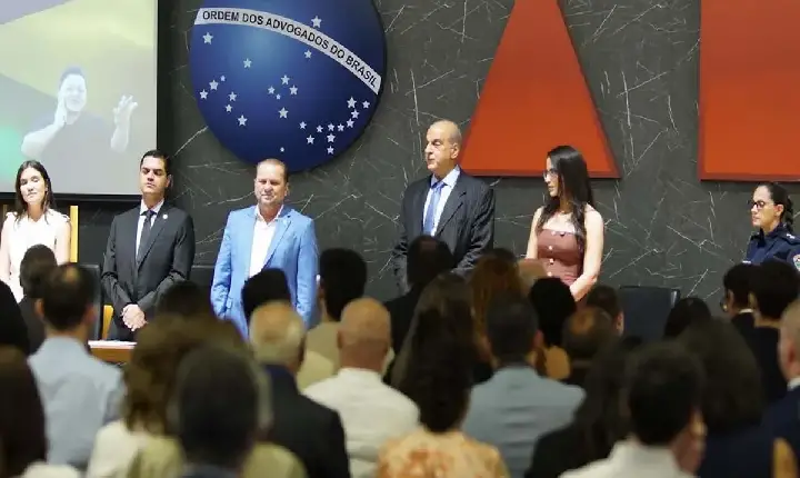 Reconhecimento - Em sessões conduzida por Cirone Deiró representantes da área do direito são homenageados em Cacoal