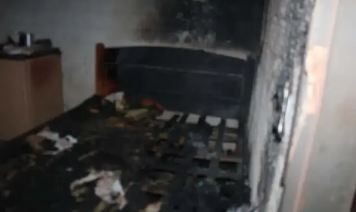 Rolim de Moura - Mulher é presa após incendiar colchão com moradores dentro de quarto