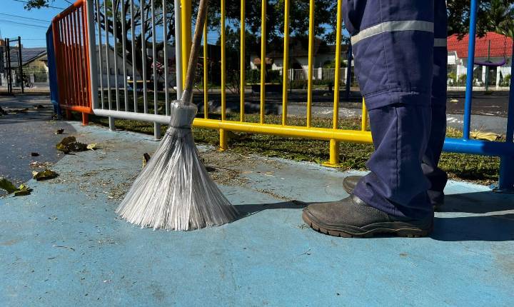 Rondônia -  RESSOCIALIZAÇÃO: Educandos produzem vassouras sustentaveis para limpeza urbana em Porto Velho