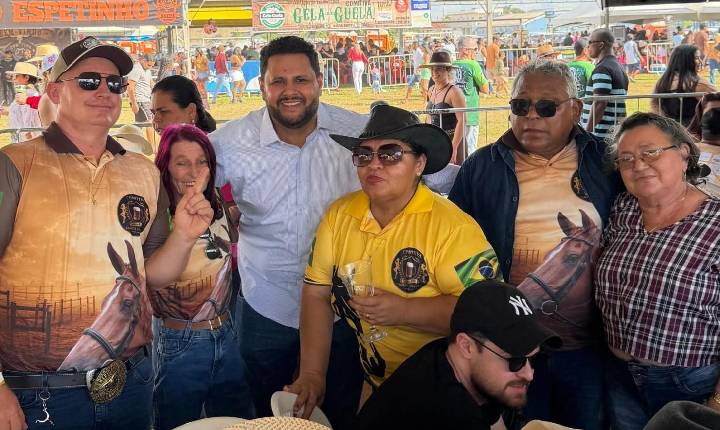 Samuel Costa participa da 31ª Cavalgada do Trabalhador em Candeias do Jamari e defende o fim da escala 6x1