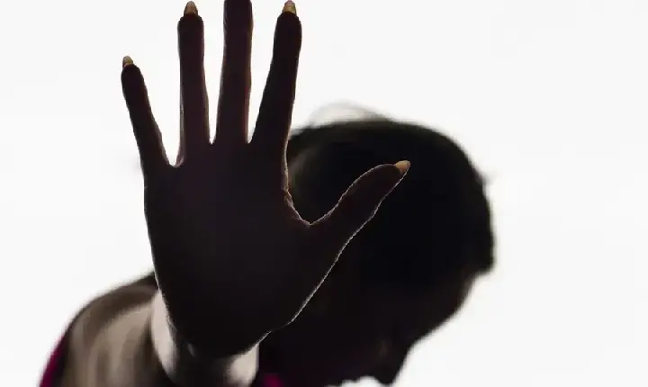 São Paulo - Namorado agride com socos e chutes adolescente grávida de 7 meses