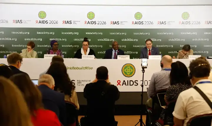 Saúde - Infecções e mortes por HIV caem, mas falta de recursos ameaça avanços