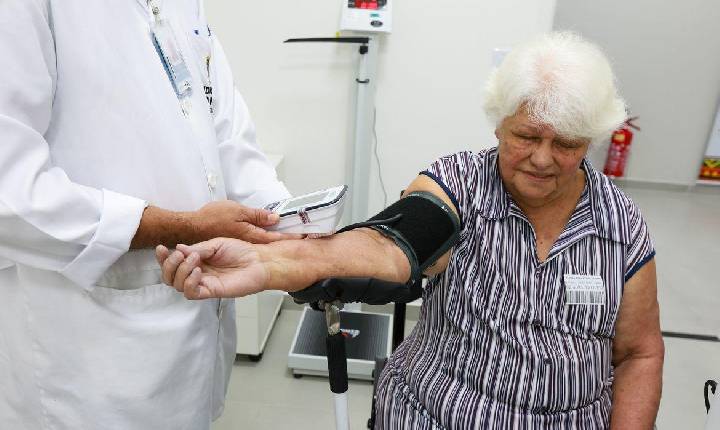 Saúde - Pessoas 50+ vão representar metade do consumo com saúde em 2044