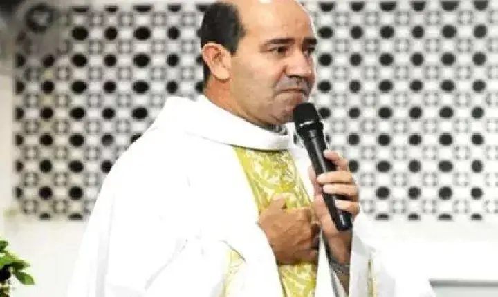 Sociedade - Padre reza missa do Dia das Mães, tem mal súbito em seguida, morre e causa enorme comoção