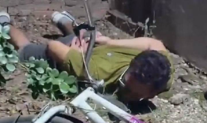 Tarado é flagrado se masturbando observando crianças na janela de casa e acaba detido em MT; vídeo