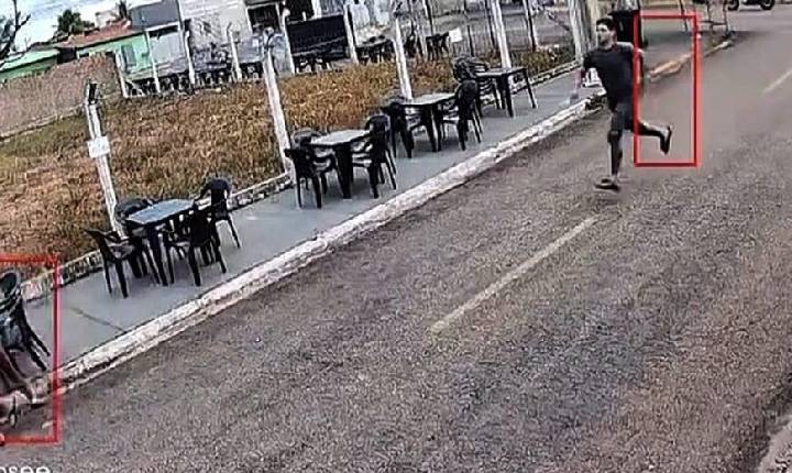 TENTATIVA DE HOMICÍDIO - Vídeos mostram lunático tentando matar dono de espetinho a facadas na frente dos filhos em Rondonópolis