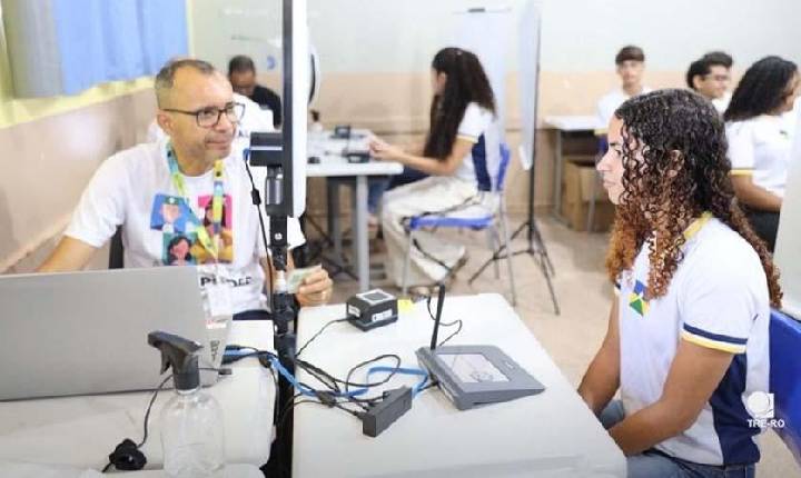 TRE-RO leva serviços essenciais a escolas públicas