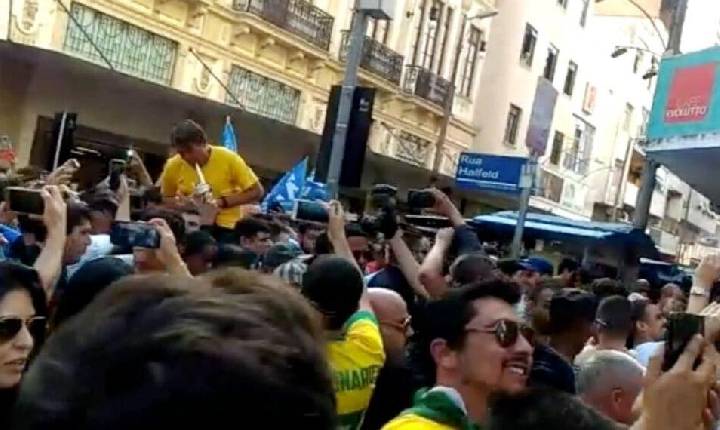 VÍDEO - 'Conhecemos o método' - Flávio cita facada em Bolsonaro para alertar risco da esquerda no Brasil