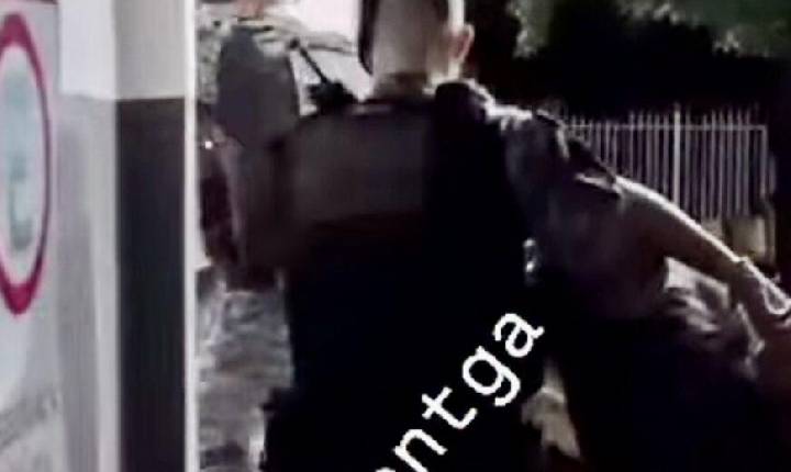 VÍDEO - Força Tática salva homem sequestrado por facção minutos antes de Tribunal do Crime; vídeo mostra prisões