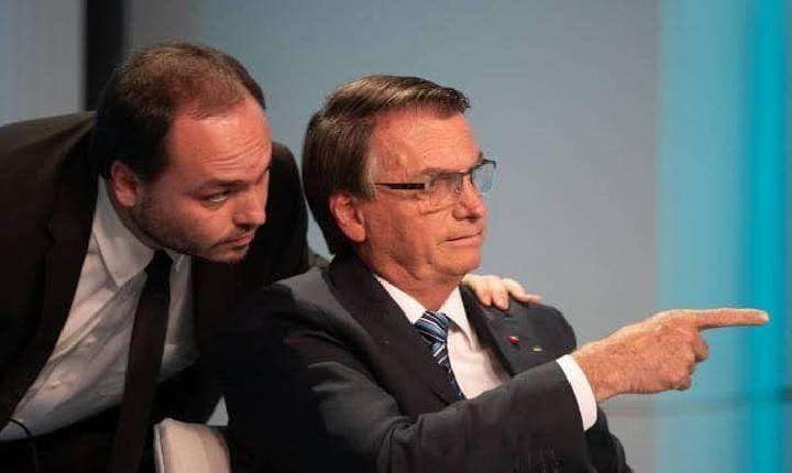 VÍDEO - 'Isso é justiça?' - Carlos critica ‘saidão’ de criminosos e Bolsonaro sem poder abraçar filhos