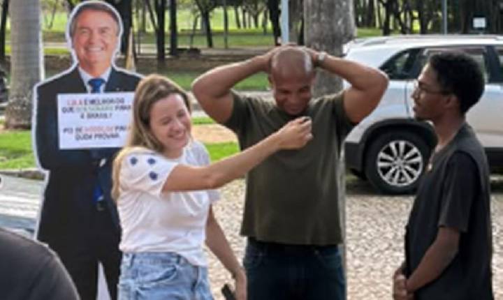 VÍDEO - Minas Gerais - Pré-candidatos do PL e estudantes caem na porrada em batalha na UFMG. Vídeo