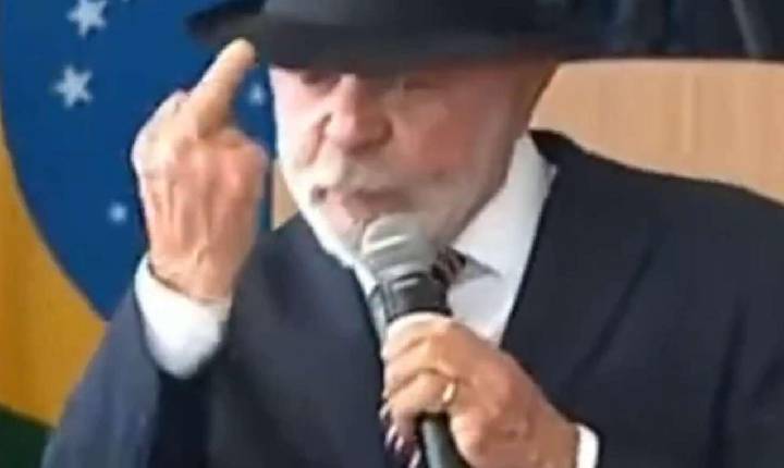 VÍDEO - Política - Em ataque de fúria, Lula faz gesto obsceno