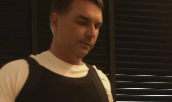 Vídeo - Segurança - Flávio explica por que usa colete à prova de balas: ‘Esse pessoal não tem limites’
