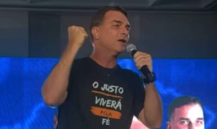 VÍDEOS -  'Sangue de Bolsonaro' - ‘O lado de lá não tem limites de fazer o mal’, diz Flávio