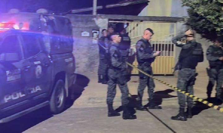 VIROU ESTAMPA DE CAMISA - Menor resolve encarar a PM, atira contra policiais e acaba morto na UPA; vídeo
