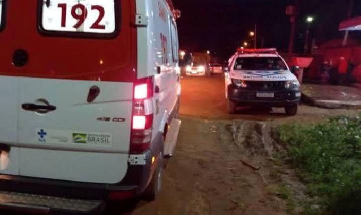 ZONA SUL - Homem é preso após esfaquear colega e a própria esposa durante festa