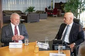 Alexandre de Moraes e Lula falam sobre regular plataformas digitais