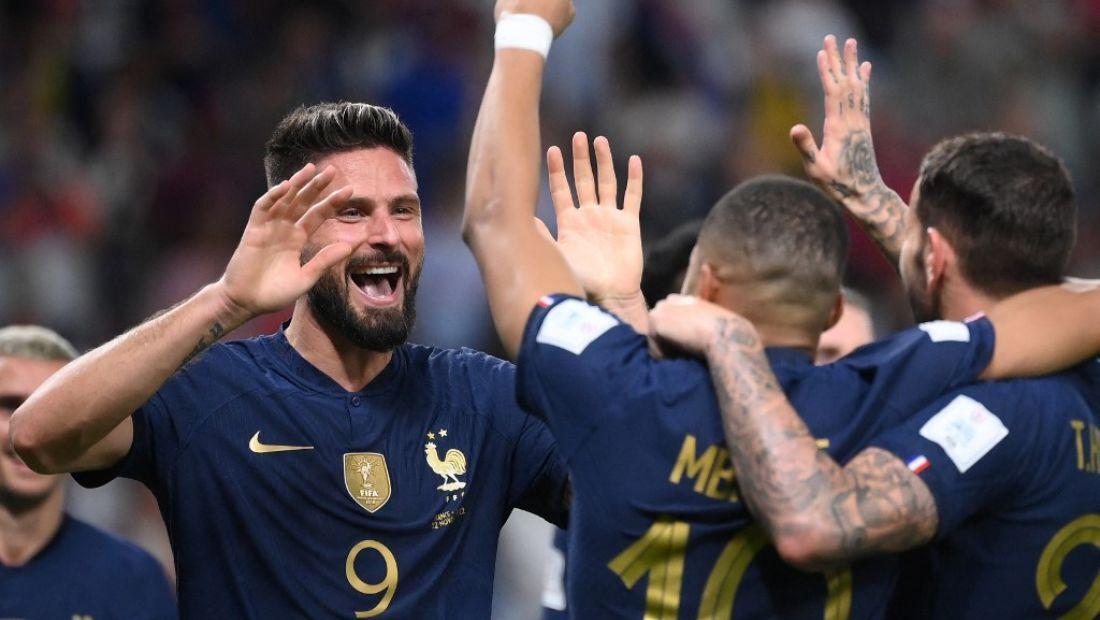 França vira e goleia Austrália por 4 a 1