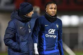 Nkunku se lesiona em treino e é mais um desfalque da França para a Copa do Mundo