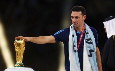 Após tri mundial, Scaloni mantém portas abertas a Messi para 2026