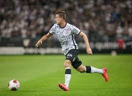 Proposta agrada o Corinthians e Vasco encaminha acerto com Lucas Piton; saiba os valores