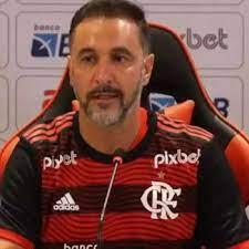 “NÃO DEVO NADA A NINGUÉM”, dispara Vítor Pereira ao comentar saída do Corinthians