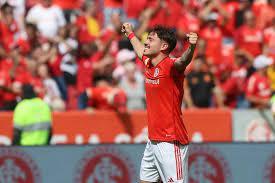 Internacional vira sobre o Flamengo no Beira-Rio em jogo marcado por golaços