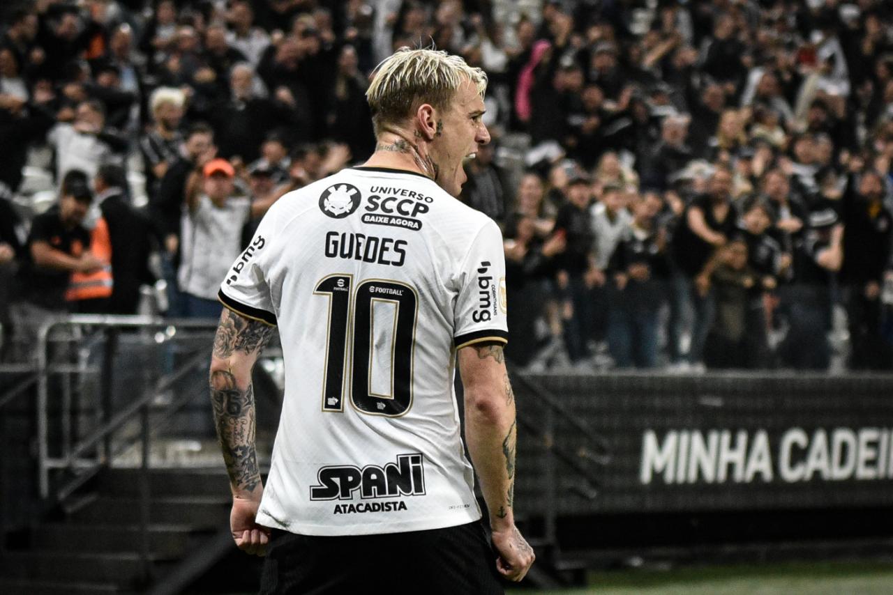 Corinthians faz 2 a 0 no Fluminense e deixa Z4 do Brasileirão