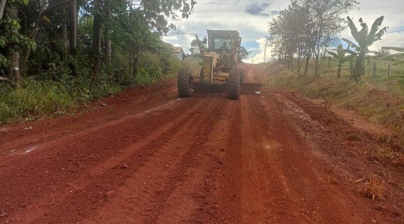 SEMOSP realiza manutenção na linha 204 sul, em Rolim de Moura