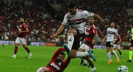Flamengo busca empate no fim contra o São Paulo em meio a vaias e protestos