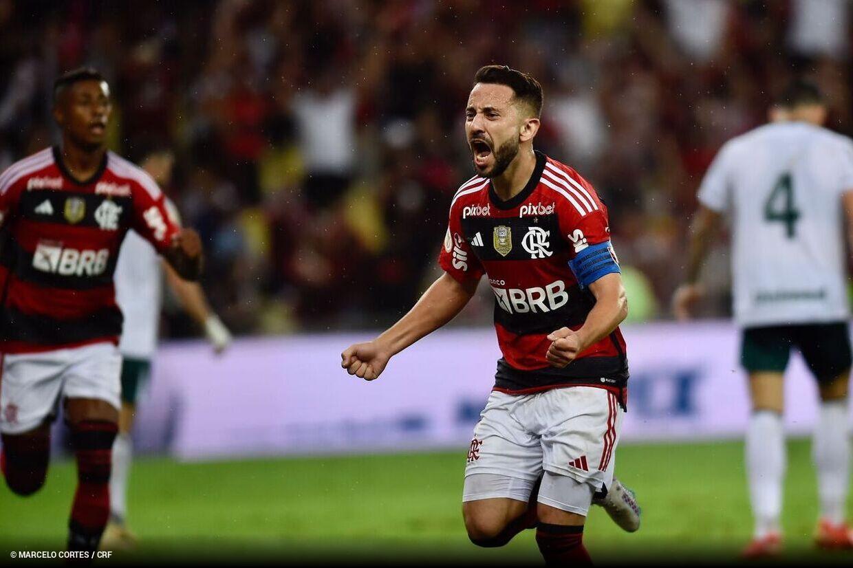 MERCADO Em baixa no Flamengo, Everton Ribeiro interessa ao Fluminense