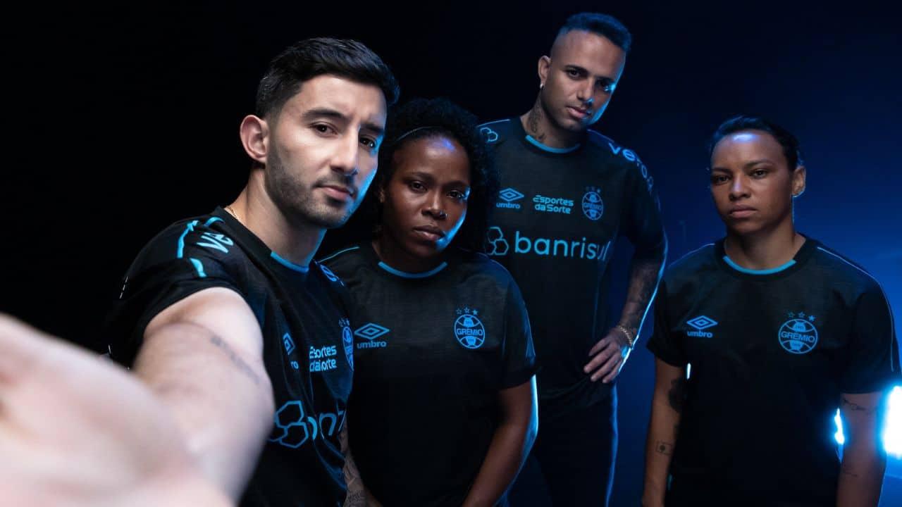 NOVA CAMISA DO GRÊMIO ATINGE NÚMERO RECORDE DE VENDAS; CONFIRA   https://portaldogremista.com.br/nova-camisa-gremio-reco