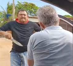 VÍDEO: Vereador petista saca faca e ataca jornalista