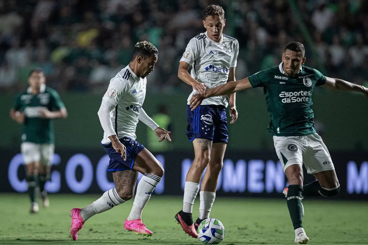 Esportes- Cruzeiro bate Goiás com gol no fim e se afasta do rebaixamento
