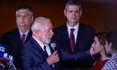 Lula transforma chegada de brasileiros em ato anti-Israel