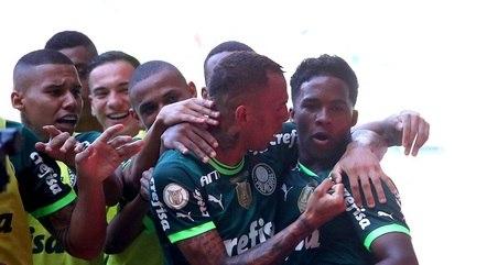 Palmeiras vence o Fluminense e fica perto do título do Brasileirão